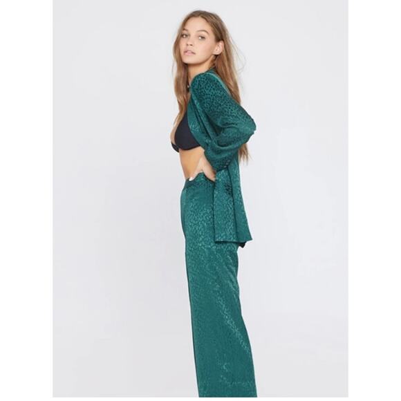 NWT L SPACE Green Leopard Bennytt Blazer and Harlow Pants. Size 2 - Picture 2 of 12